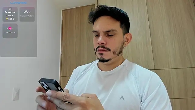 Snapshot of alejandro_stark chatting on 11/16/25, 10:53 alejandro stark online show from 11/16/25, 10:53