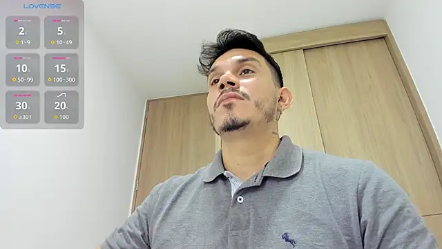 Snapshot of alejandro_stark chatting on 10/23/25, 10:14 alejandro stark online show from 10/23/25, 10:14