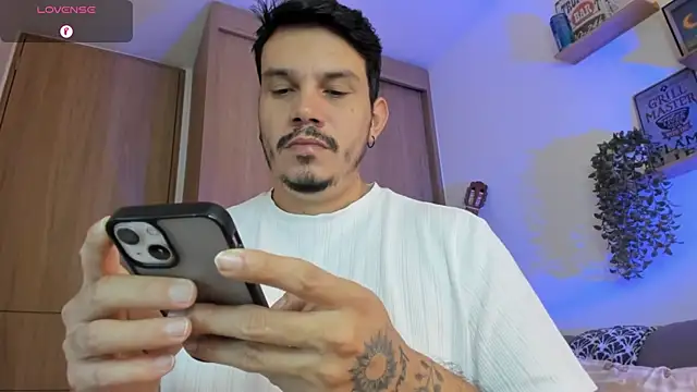Snapshot of alejandro_stark chatting on 07/14/26, 10:21 alejandro stark online show from 07/14/26, 10:21