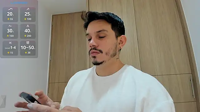 Snapshot of alejandro_stark chatting on 11/30/25, 07:53 alejandro stark online show from 11/30/25, 07:53