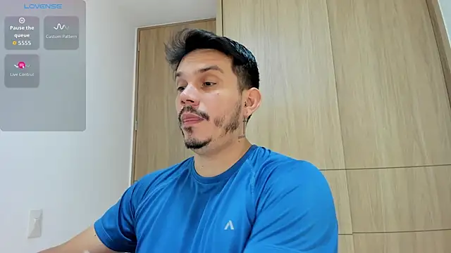 Snapshot of alejandro_stark chatting on 11/22/25, 04:11 alejandro stark online show from 11/22/25, 04:11