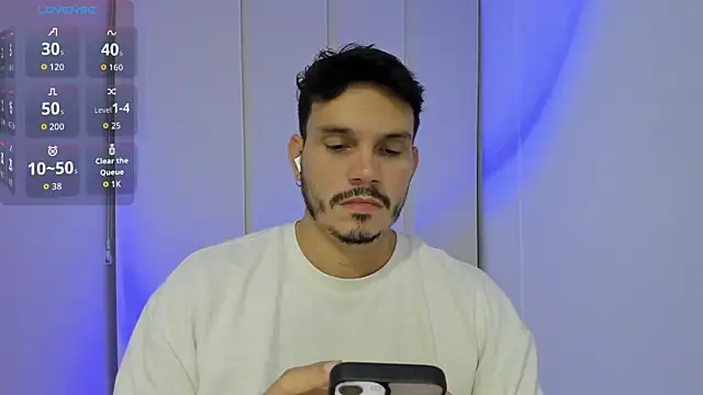 Snapshot of alejandro_stark chatting on 10/10/25, 04:35 alejandro stark online show from 10/10/25, 04:35
