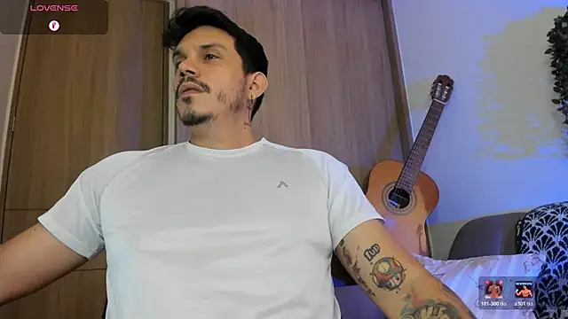 Snapshot of alejandro_stark chatting on 06/07/26, 01:00 alejandro stark online show from 06/07/26, 01:00