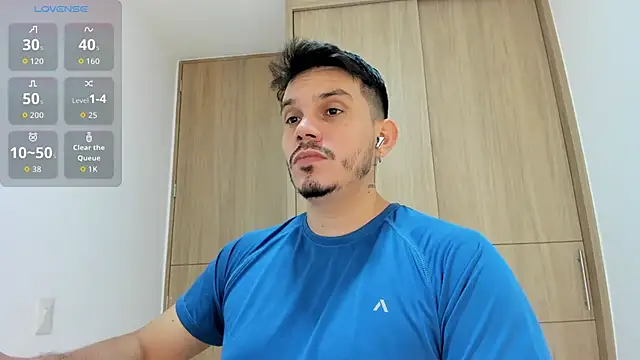 Snapshot of alejandro_stark chatting on 11/08/25, 08:40 alejandro stark online show from 11/08/25, 08:40