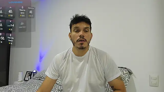 Snapshot of alejandro_stark chatting on 09/20/25, 04:39 alejandro stark online show from 09/20/25, 04:39