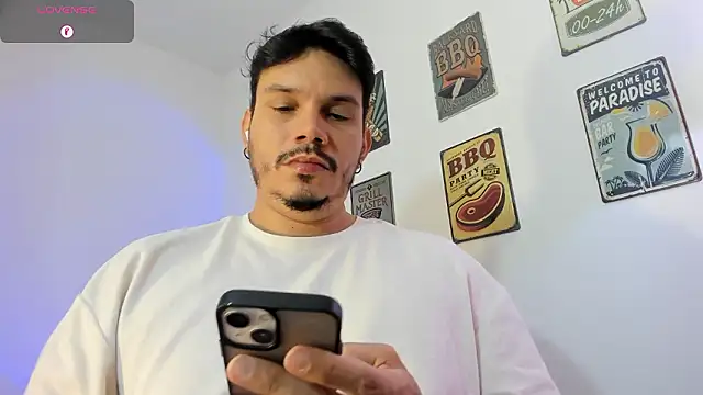 Snapshot of alejandro_stark chatting on 02/03/26, 12:43 alejandro stark online show from 02/03/26, 12:43