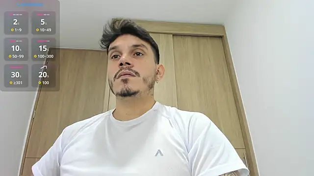 Snapshot of alejandro_stark chatting on 10/25/25, 10:10 alejandro stark online show from 10/25/25, 10:10