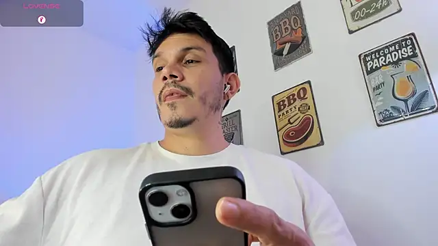 Snapshot of alejandro_stark chatting on 02/22/26, 01:08 alejandro stark online show from 02/22/26, 01:08