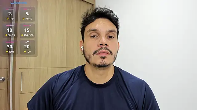 Snapshot of alejandro_stark chatting on 10/21/25, 04:23 alejandro stark online show from 10/21/25, 04:23