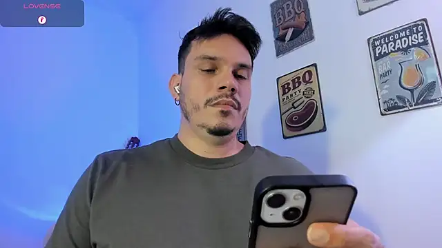 Snapshot of alejandro_stark chatting on 02/06/26, 01:45 alejandro stark online show from 02/06/26, 01:45