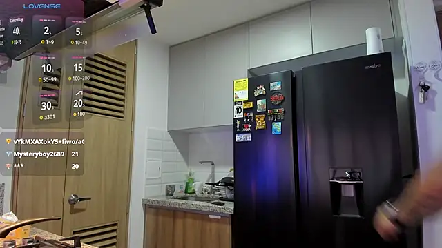 Snapshot of alejandro_stark chatting on 10/29/25, 04:06 alejandro stark online show from 10/29/25, 04:06