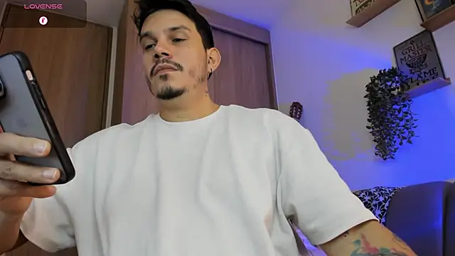 Snapshot of alejandro_stark chatting on 06/29/26, 10:15 alejandro stark online show from 06/29/26, 10:15