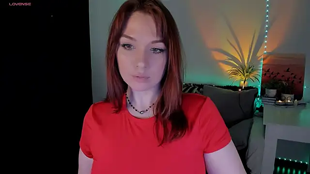 Snapshot of mia_x_love chatting on 12/23/24, 04:39 mia x love online show from 12/23/24, 04:39