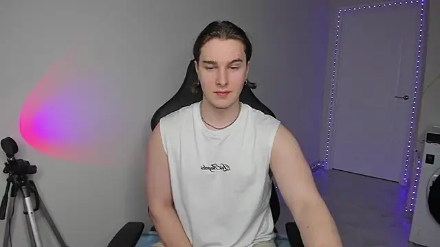 Vincent Strong online show from 02/03/25, 02:02