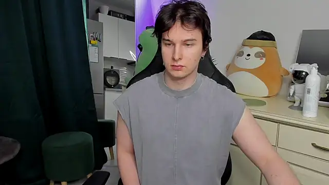 Vincent Strong online show from 04/13/26, 09:13