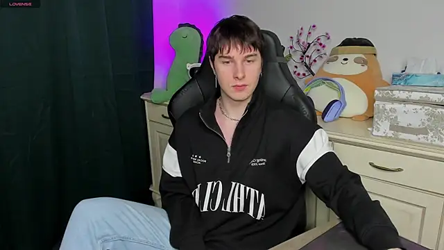 Vincent Strong online show from 02/08/26, 05:54