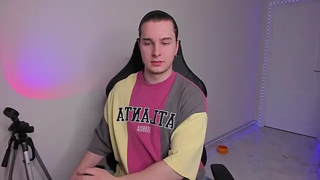 Vincent Strong online show from 02/14/25, 02:44