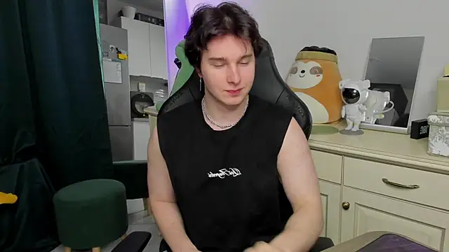 Vincent Strong online show from 04/18/26, 09:33