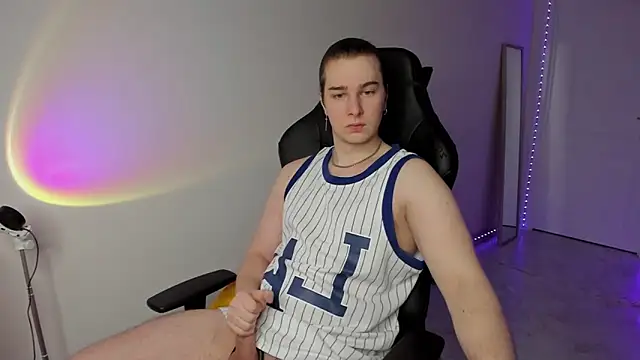 Vincent Strong online show from 03/22/25, 01:32