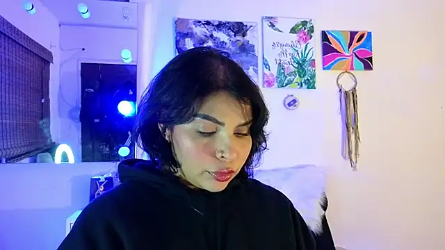 GigiiStone online show from 10/27/25, 10:00