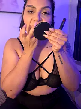 Snapshot of GigiiStone chatting on 09/25/25, 10:49 GigiiStone online show from 09/25/25, 10:49