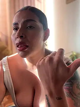 GigiiStone online show from 11/17/25, 09:41