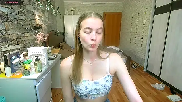   Aphrodita  wow   online show from 05/11/26, 02:45