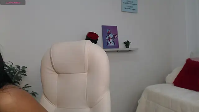 sofia perez    online show from 09/19/25, 03:38