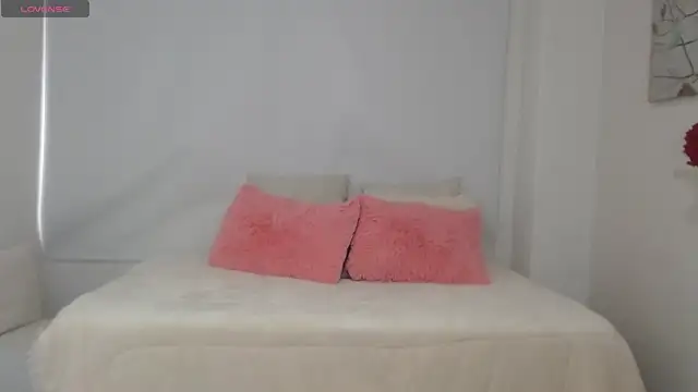 Snapshot of sofia_perez___ chatting on 04/30/26, 07:54 sofia perez online show from 04/30/26, 07:54