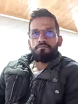 Snapshot of Andres_ramsey chatting on 03/10/25, 01:32 Andres ramsey online show from 03/10/25, 01:32