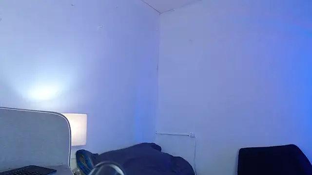 Snapshot of Andres_ramsey chatting on 12/17/25, 02:49 Andres ramsey online show from 12/17/25, 02:49