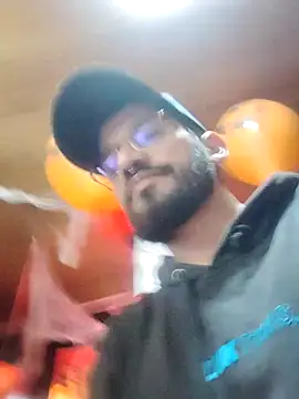 Snapshot of Andres_ramsey chatting on 10/28/25, 01:06 Andres ramsey online show from 10/28/25, 01:06