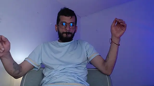 Snapshot of Andres_ramsey chatting on 12/19/25, 02:26 Andres ramsey online show from 12/19/25, 02:26