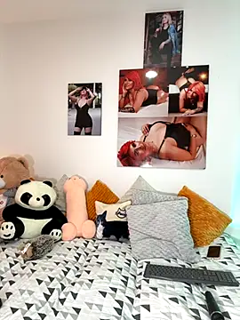 zafiro mo0n online show from 10/31/25, 09:11