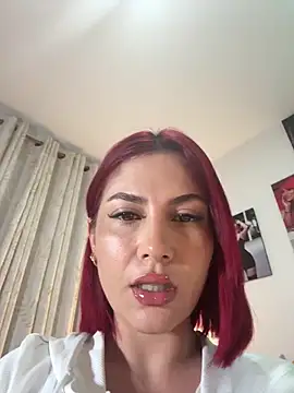 Snapshot of zafiro_mo0n chatting on 02/13/26, 10:54 zafiro mo0n online show from 02/13/26, 10:54