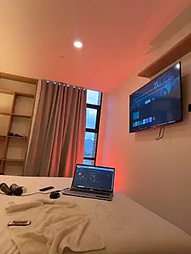 Snapshot of zafiro_mo0n chatting on 04/04/26, 10:27 zafiro mo0n online show from 04/04/26, 10:27