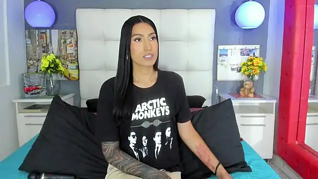 Snapshot of Taly_Fox chatting on 12/15/25, 09:20 Taly Fox online show from 12/15/25, 09:20