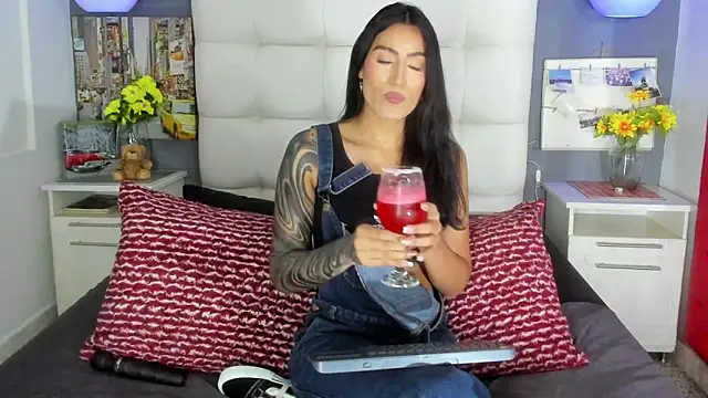 Snapshot of Taly_Fox chatting on 11/29/25, 09:37 Taly Fox online show from 11/29/25, 09:37