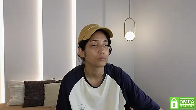 hot little bunny online show from 09/17/25, 09:06