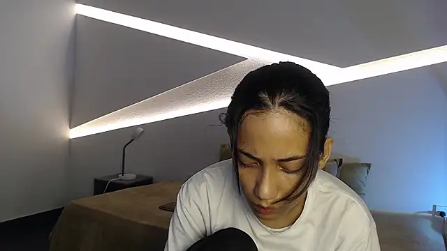 hot little bunny online show from 10/08/25, 09:59