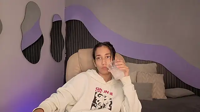 Snapshot of hot_little_bunny chatting on 03/02/26, 10:17 hot little bunny online show from 03/02/26, 10:17