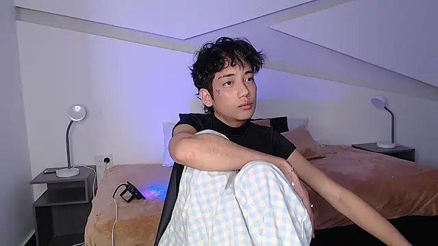 hot little bunny online show from 03/02/25, 12:31