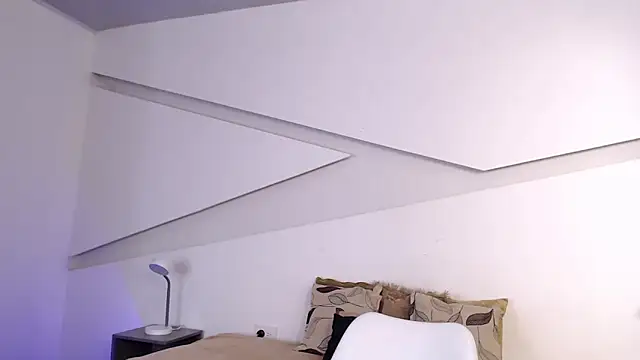 hot little bunny online show from 09/18/25, 09:29