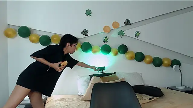 hot little bunny online show from 03/17/25, 11:57