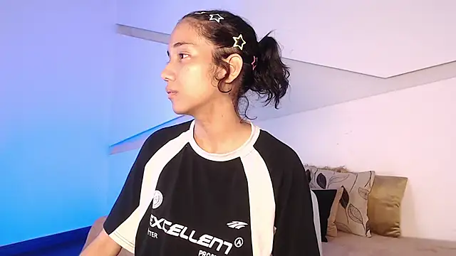 hot little bunny online show from 10/23/25, 08:51