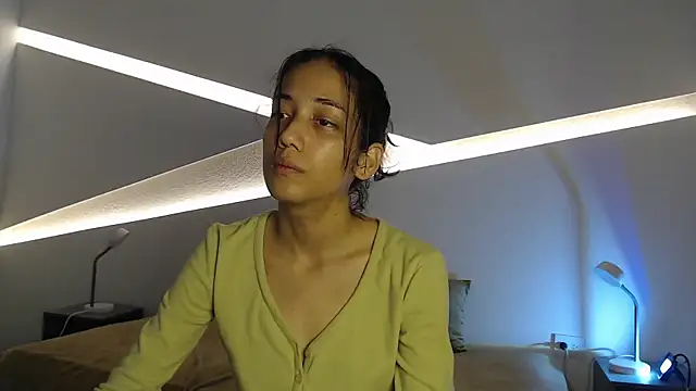 hot little bunny online show from 10/09/25, 09:04