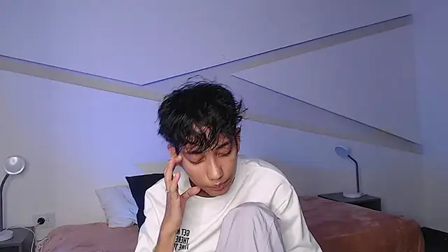 hot little bunny online show from 02/28/25, 09:12