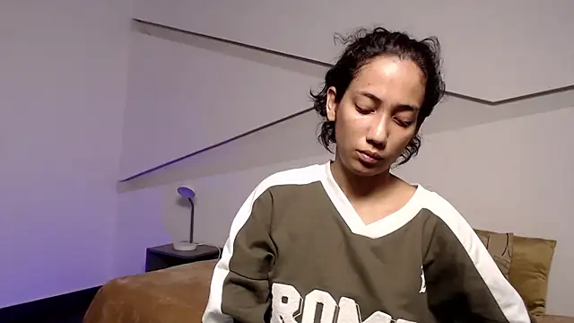 hot little bunny online show from 09/10/25, 09:36