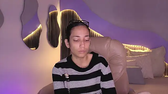 Snapshot of hot_little_bunny chatting on 02/09/26, 08:51 hot little bunny online show from 02/09/26, 08:51