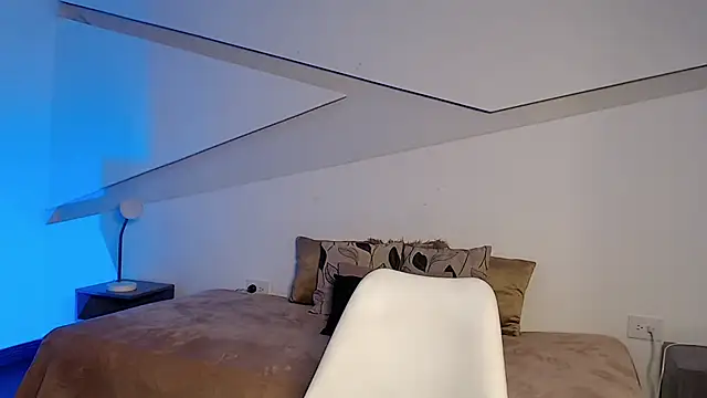 hot little bunny online show from 11/07/25, 09:52